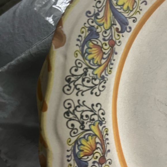 Vintage Hand Painted Italian Merdiana Ceramiche “Dueling Dragons” Dinner Plates - Picture 5 of 7